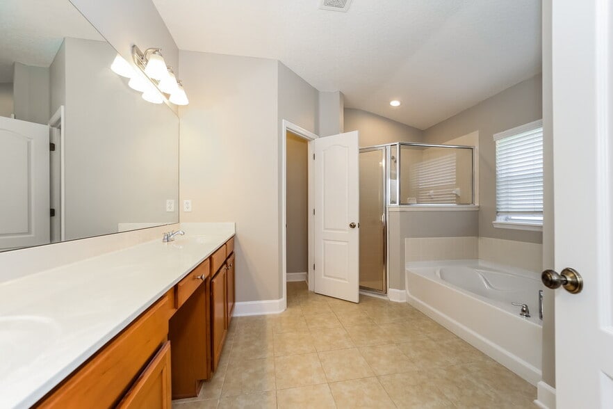 Building Photo - 136 Linda Lake Ln