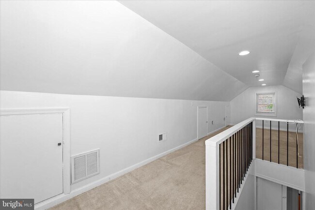 Building Photo - 801 Cox Ave