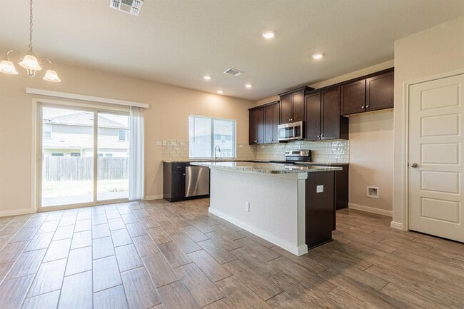 Building Photo - 746 Farmers Dell