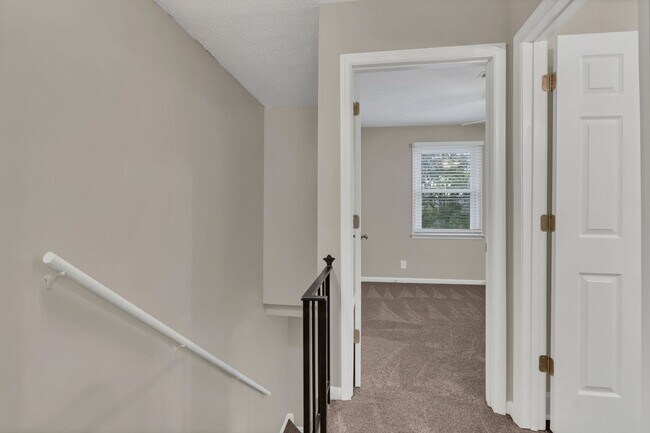 Building Photo - Charlotte Park Charm