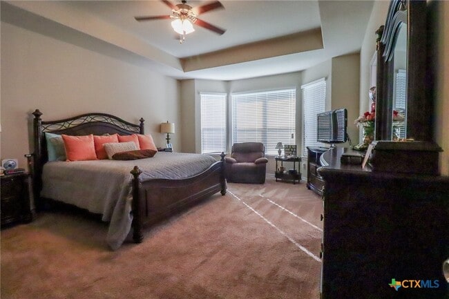 Building Photo - 802 Valentino Dr