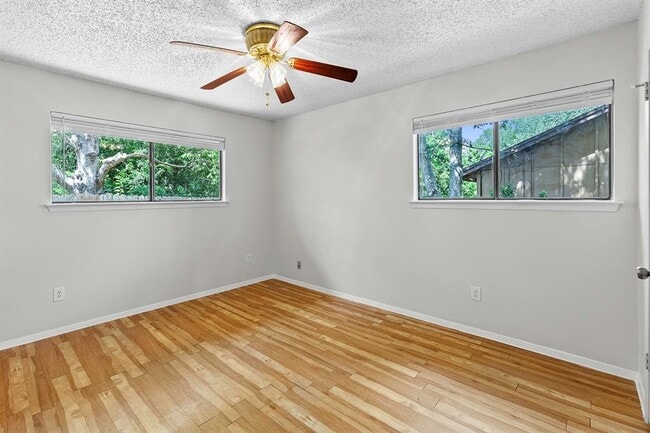 Building Photo - 2409 Berkett Dr