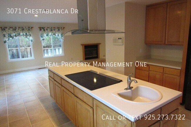 Building Photo - 3071 Crestablanca Dr