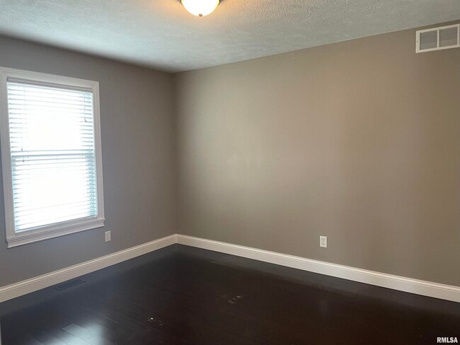 Building Photo - 700 Garvey Ln