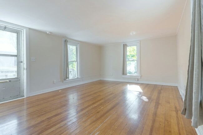 Building Photo - 112 N Few St