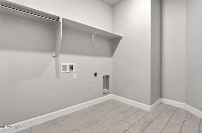 Building Photo - 13131 Oakhampton Ave