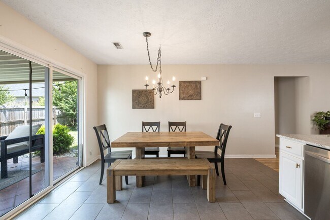 Building Photo - Single Family Home For Lease