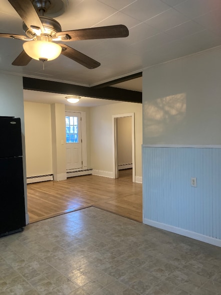 Building Photo - 28 1/2 grove st300 Grv