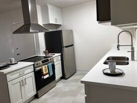 Building Photo - The Vine Apartments