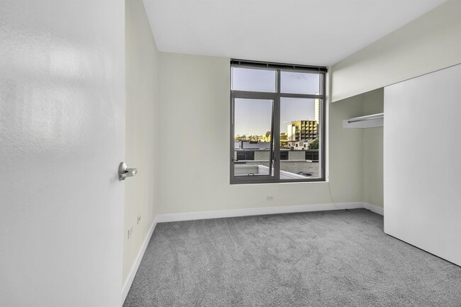 Building Photo - 425 W Beech St