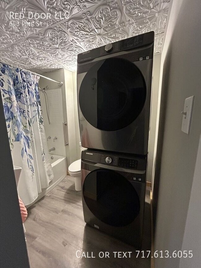 Building Photo - 643 Pine St