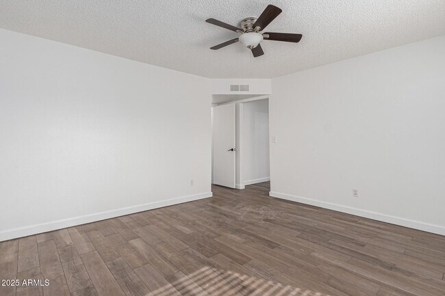 Building Photo - 14034 N 60th St