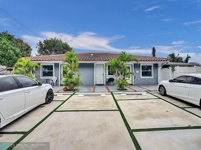 Building Photo - 1500 NE 4th St