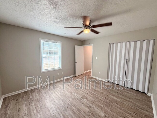 Building Photo - 1908 Tall Pines Cir