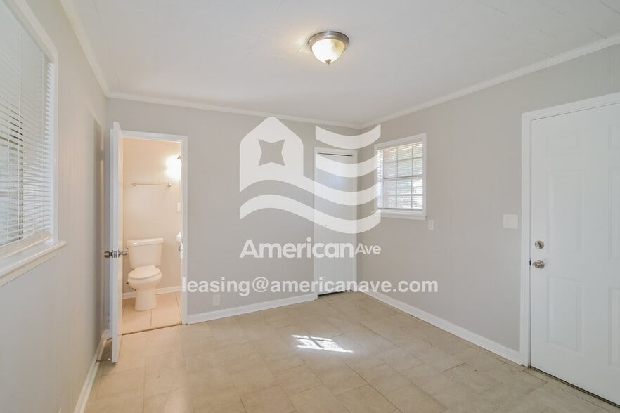 Building Photo - 227 Marian Dr