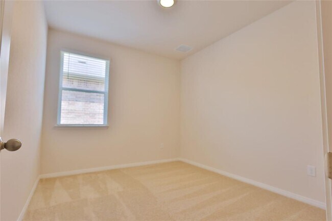Building Photo - 132 Mackinac Ln