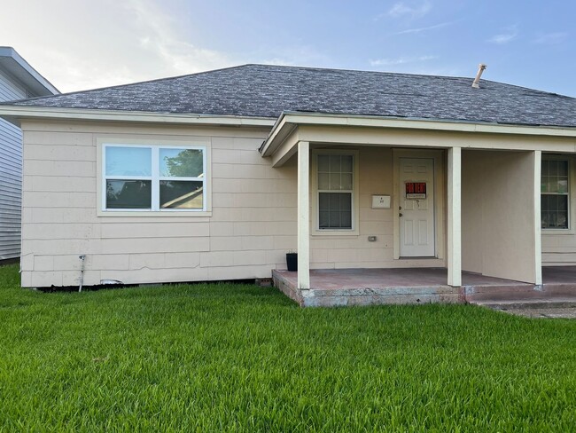 Building Photo - Charming 2BR Duplex in La Porte