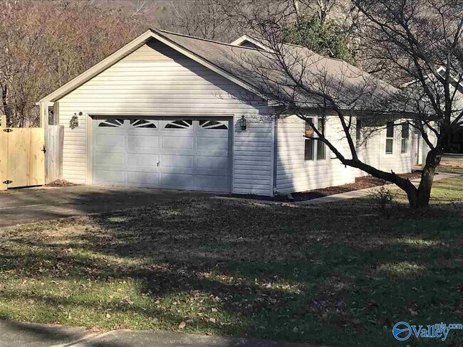 Primary Photo - 1305 Chimney Springs Dr SE