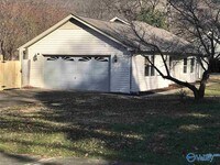 Building Photo - 1305 Chimney Springs Dr SE