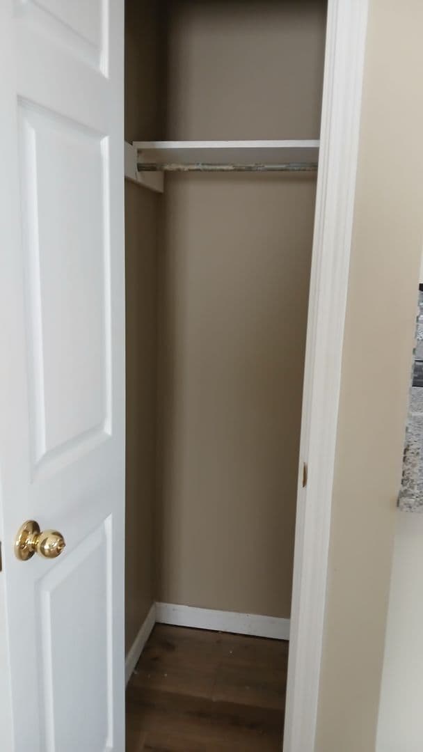 Building Photo - 3 Bed/ 3 Bath located just off South Lamar Immediate Move in