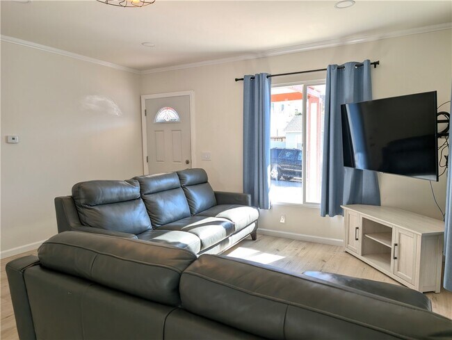 Building Photo - 1041 2nd St