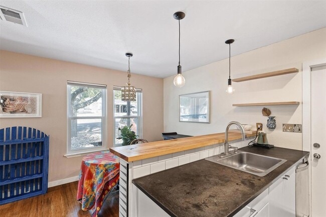 Building Photo - 9717 Hansford Dr