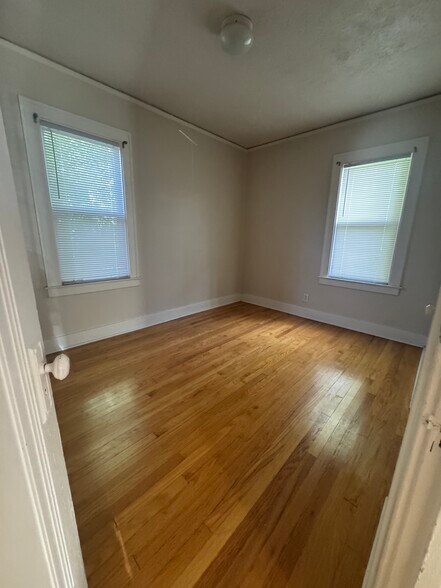 Bedroom 1 - 166 Jewell St