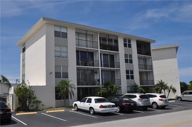 Building Photo - 4501 NE 21st Ave