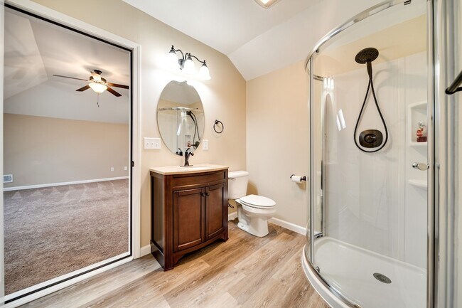Building Photo - 176 Longspur Dr