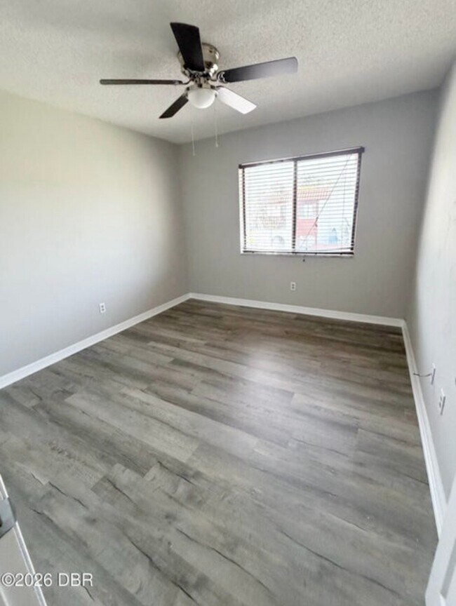 Building Photo - 2028 Oak Meadow Cir