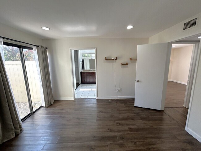 Building Photo - COUNTRY MILE RD POMONA 91766 (2 BED / 2 BATH)