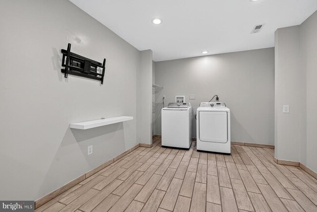 Building Photo - 8808 Eureka Ln