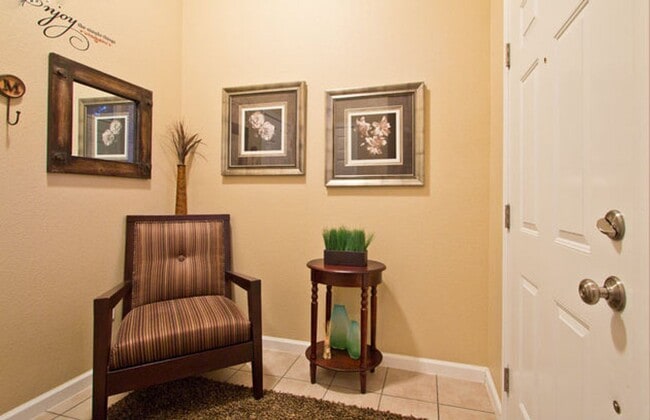 Building Photo - 2845 Willow Tree Ln