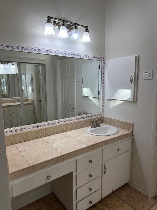 Building Photo - HOLIDAY SPECIAL ~ Home for Rent!