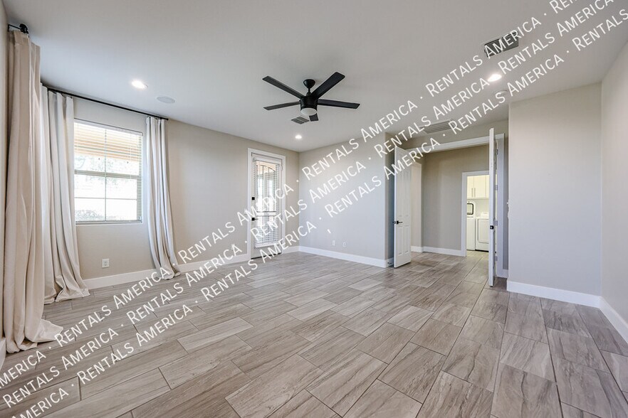 Building Photo - 7855 W Rock Springs Dr