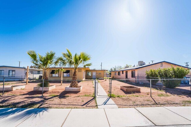 Primary Photo - White St 2104-2106