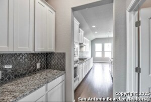 Building Photo - 622 Singing Creek