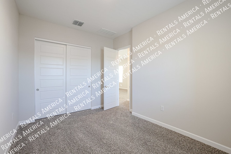 Building Photo - 17052 N 50th St
