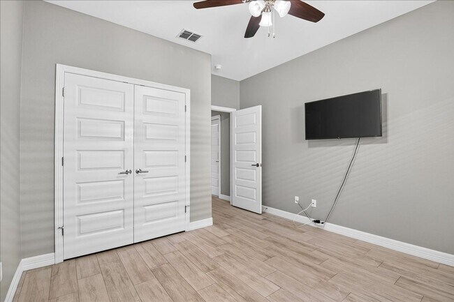Building Photo - 6718 Stuyvesant Ct