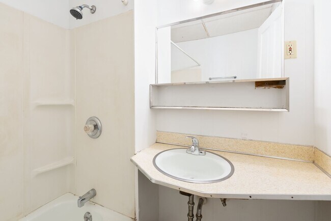 Building Photo - 1120 Washington St