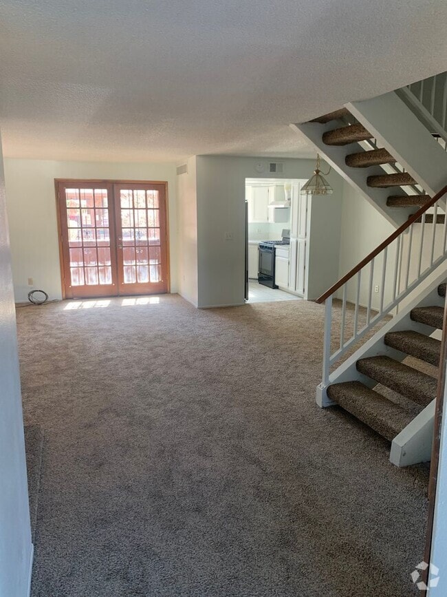 Building Photo - 2 Bedroom 2.5 Bath near Sahara & Jones