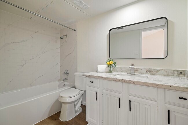 Building Photo - 2120 Wilcrest Dr