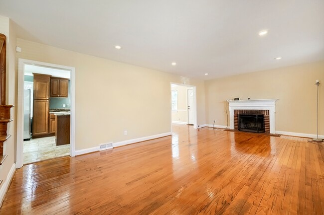 Building Photo - 6609 Fairdel Ave