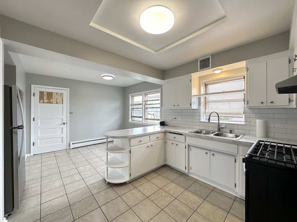 Building Photo - 5837 W Addison St