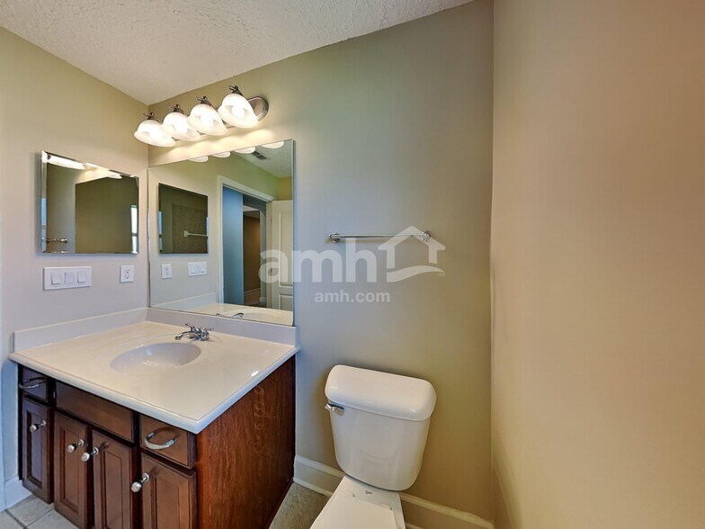 Building Photo - 908 Athlone Ln