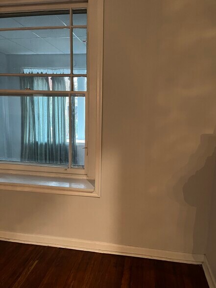 living rm 1st - 263 West Rittenhouse Street