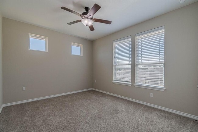 Building Photo - 112 Diving Crst Cv