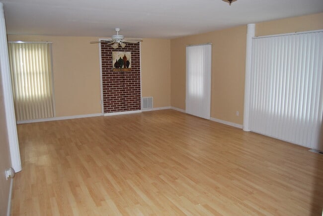 Building Photo - EDGEWOOD - SINGLE FAMILY RANCHER