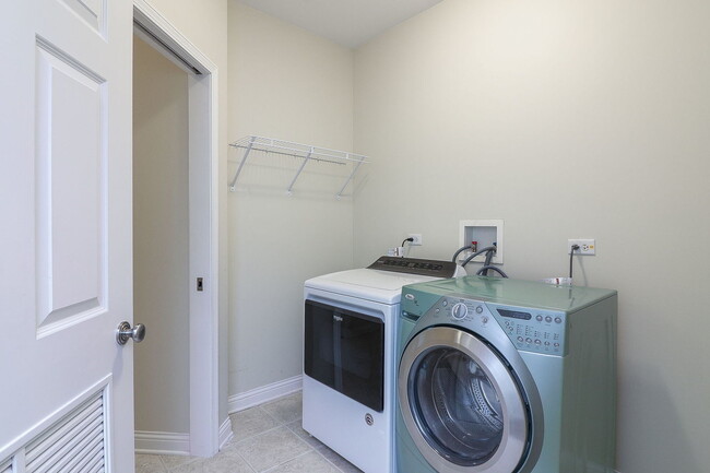 Building Photo - 4171 Royal Mews Cir