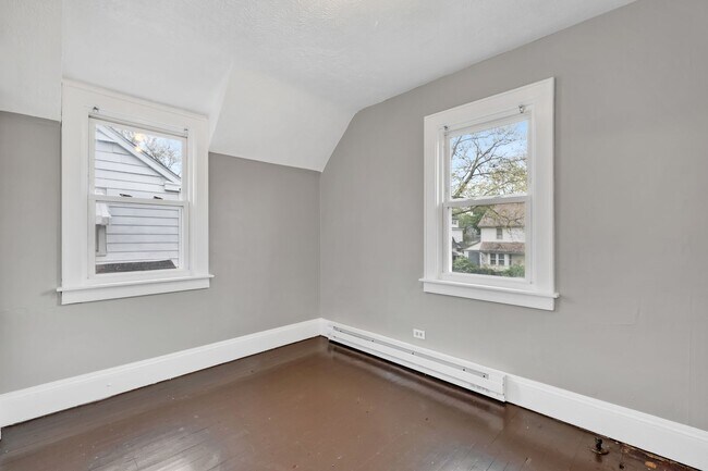 Building Photo - Single Family Home